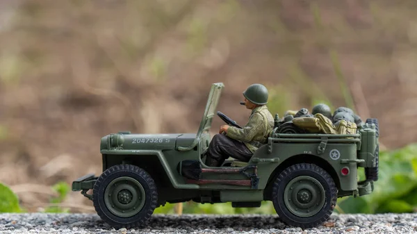 Skala modelu zabawka wojny Jeep odkryty — Zdjęcie stockowe