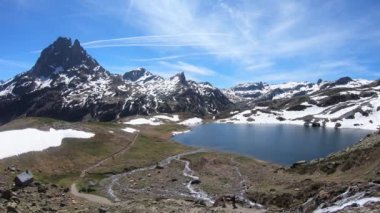 Fransız Pireneler Pic du Midi Ossau görünümü, bahar