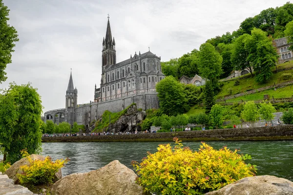 Vista de la Basílica de Lourdes en Francia — Foto de Stock