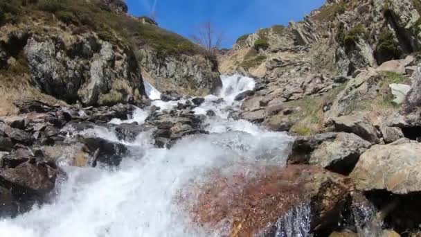 Wodospad Pirenejach Francuskich Wędrówki Jeziorach Ayous — Wideo stockowe