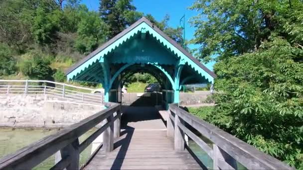 Średniowieczny Zamek Nad Jeziorem Annecy Górach Alp Francja — Wideo stockowe