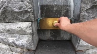 Fransa'da Lourdes şehir mağaraçeşme