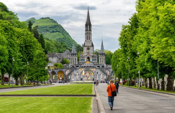 Lourdes Fransa Bazilikası görünümünü — Stok fotoğraf