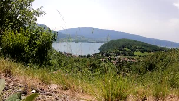 アヌシー湖 フランスアルプスの眺め — ストック動画