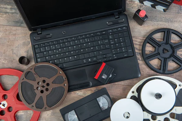 Escanear películas antiguas de 16 mm y VHS con computadora portátil — Foto de Stock