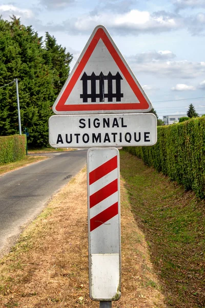 Franse verkeersbord spoorwegovergang vooruit (automatisch signaal) — Stockfoto