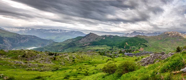 Vy över Formigal-Spain. Formigal stad i norra Spanien, bad w — Stockfoto