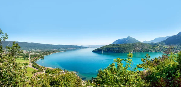 Vista del lago de Annecy, Alpes franceses — Foto de Stock