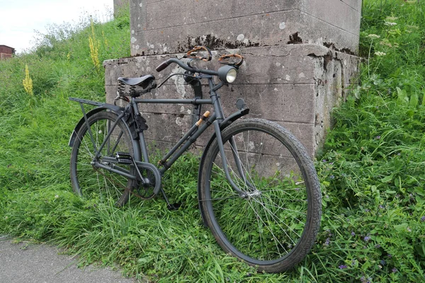 Vecchio retro antico nero bicicletta da uomo — Foto Stock