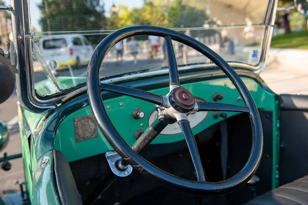 Vintage car detail, antique car steering wheel — Stock Photo, Image