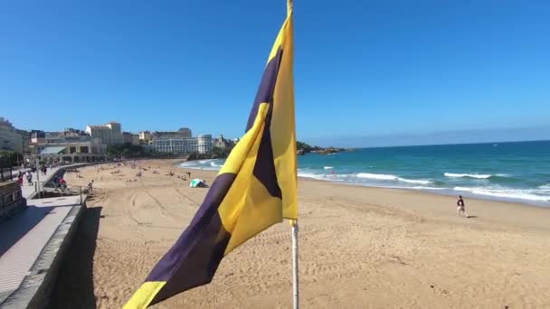 Прапор Пляжі Біарріц Франція Grande Plage Аквітанія Франція — стокове відео
