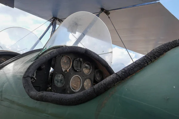 Tablero de instrumentos de un avión de yak antiguo —  Fotos de Stock