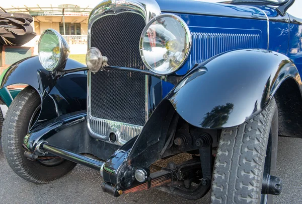Antika araba farlar ve radyatör — Stok fotoğraf