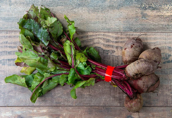 Fresh organic beetroot on wooden background — Stock Photo, Image