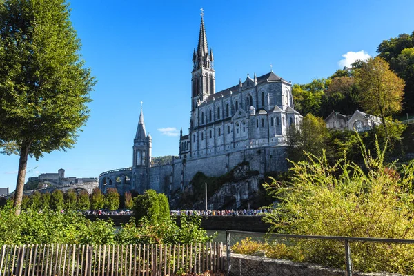 Vista de la basílica de Lourdes, Francia — Foto de Stock