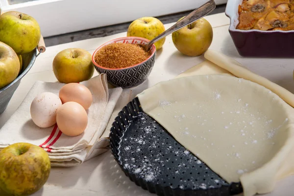 Ingredients for apple pie, apples, eggs, dough — Stock Photo, Image