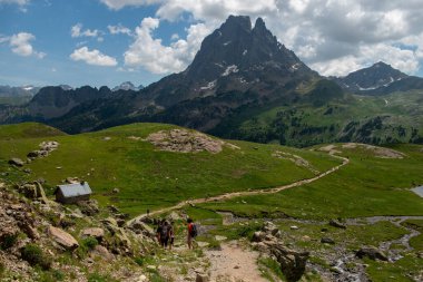 Pic du Midi Ossau 'nun Fransız Pirene dağlarındaki manzarası