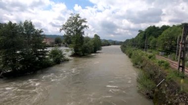 Pau Nehri 'nin manzarası 