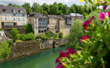Oloron nehri üzerinde bir Fransız arazisi. Oloron Sainte Marie, Fransa