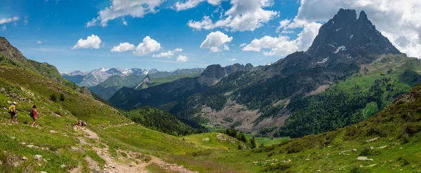Zwei Wanderinnen Auf Dem Weg Zum Pic Midi Ossau Den — Stockfoto