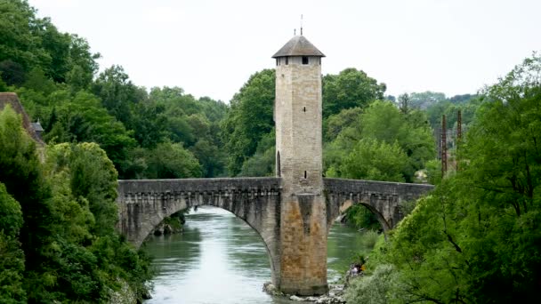 Středověký Most Přes Řeku Gave Pau Ortezu Francie — Stock video