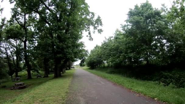 Picknicktafels Het Platteland — Stockvideo