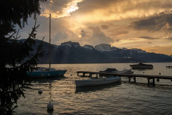 Zachód Słońca Nad Jeziorem Annecy Alpy Francuskie — Zdjęcie stockowe