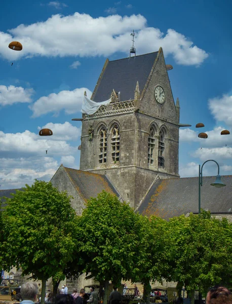 Utsikt Över Kyrkan Sainte Mere Eglise Normandie Frankrike — Stockfoto