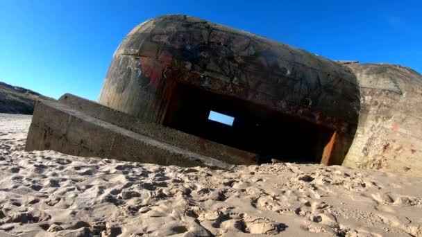 Ruiner Tysk Bunker Stranden Normandie Frankrike — Stockvideo