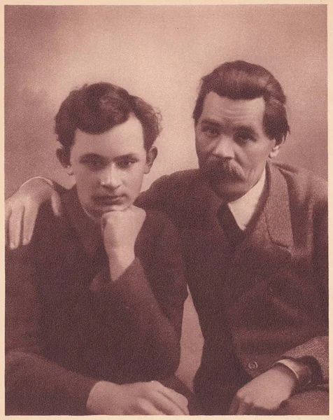 SSCB - Circa 1939: Maxim Gorky ve oğlu Maxim Paris 1912, Sovyetler Birliği'nin vintage phototype