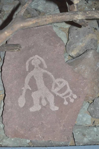 Ryssland Kemerovo 2016 Hällristningar Petroglyphs Shaman Med Tamburin Och Mallet — Stockfoto