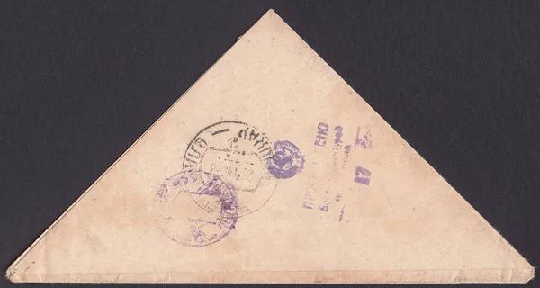 SSCB - Yaklaşık 1943: Asker üçgeni, önden bir mektup. Eski posta zarfı. Postmark Yoshkar-Ola ve askeri sansür tarafından izlendi