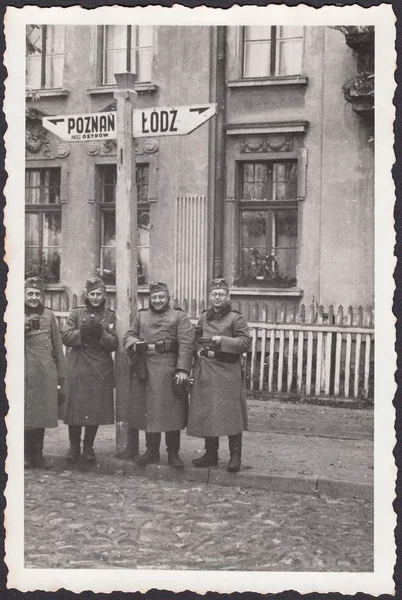 Soldados Alemanes Las Calles Ciudad Ocupada Polonia Foto Antigua Segunda — Foto de Stock