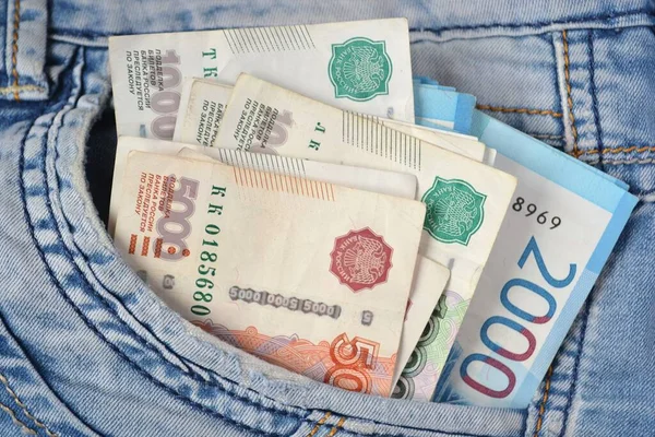 Russische Rubel Der Hosentasche Der Jeans Geld Ausgeben — Stockfoto
