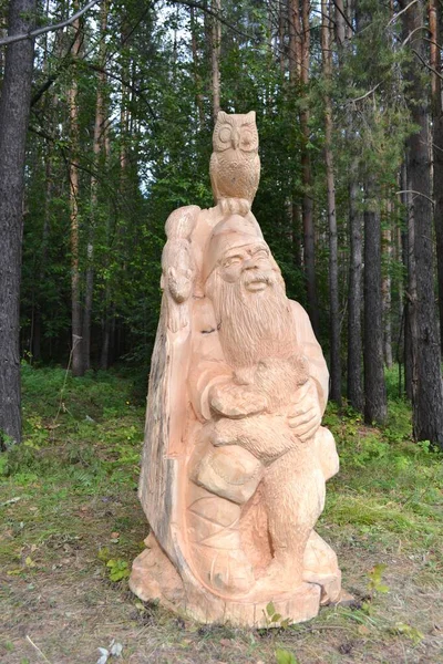 Russia Topki September 2019 Skulptur Träparken Farfar Och Skogvaktare Med — Stockfoto