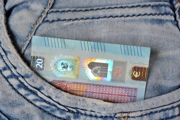 欧洲钱在你的牛仔裤口袋里 支出20欧元 — 图库照片