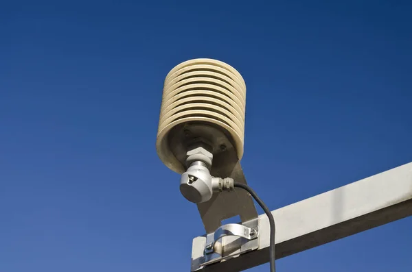 Sensor Temperatura Numa Estação Meteo Num Céu Azul — Fotografia de Stock