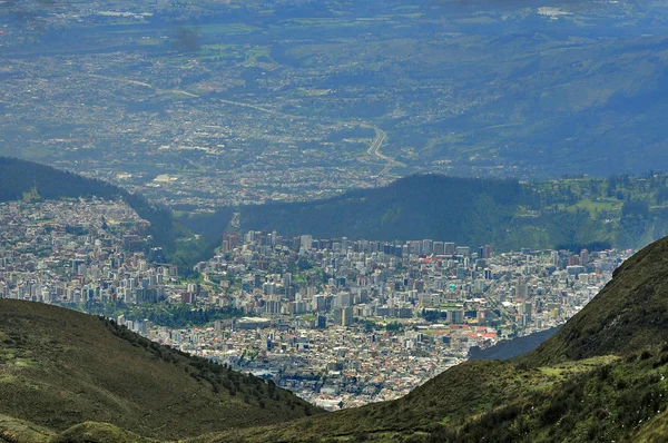 Ciudad Quito Desde Cumbre Del Ruco Pichincha — Stockfoto