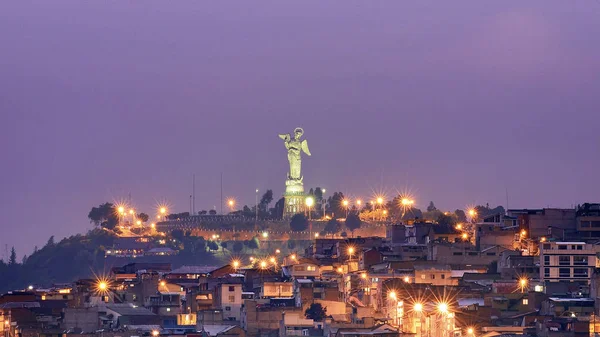 Virgen Del Panecillo Noche — Stockfoto