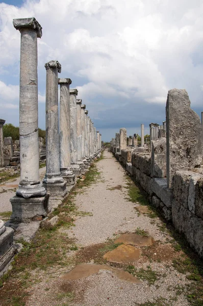 Οδός Περίστυλης Δύση Στην Πέργη Αρχαίας Πόλης Αντάλια — Φωτογραφία Αρχείου