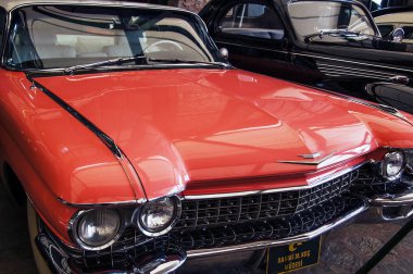 Istanbul, Türkiye - 25, 2018:1960 Cadillac serisi 62 Hardtop Sedan Rahmi M. koç sanayi Müzesi'nde Mayıs. Koç Müzesi Türkiye'de en büyük klasik araba koleksiyonu biridir. 