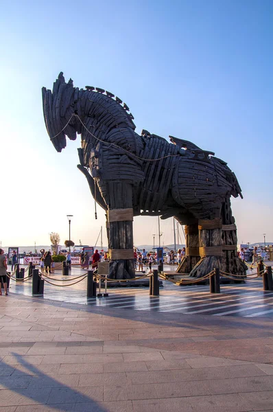 Canakkale 土耳其 2018年8月23日 特洛伊电影中使用的木马 它被给了 Canakkale 城市作为礼物在2004年 它位于一个公共公园 并显示在 — 图库照片
