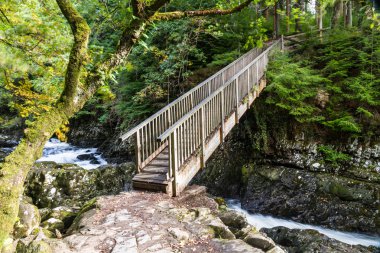 Ahşap madenciler Afon Lledr, Betws-y-Coed, üzerinde köprü Gwynedd, North Wales, İngiltere
