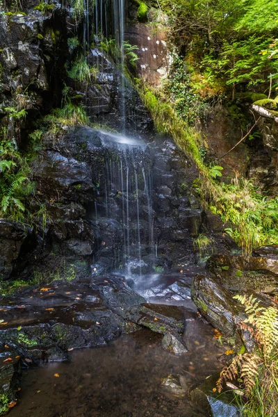 Wasser Kaskadiert Felsen Hinunter Nordwales Großbritannien — Stockfoto