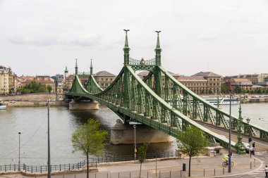 Budapeşte Macaristan 24 Nisan Özgürlük ya da Özgürlük Köprüsü üzerinde 24 Nisan 2018 nehir Tuna Nehri Budapeşte '.
