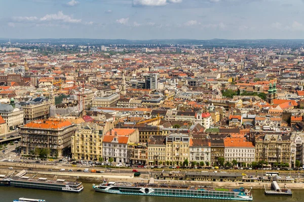 Budapest Hungary April Elevated View Rooftops River Danube Boats April — Stock Photo, Image