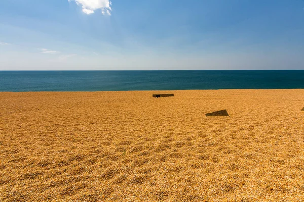 Pozadí Popředí Štěrk Moře Modrá Obloha Cloud Chesil Beach Dorset — Stock fotografie