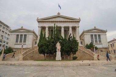 Milli Kütüphane Yunanistan binanın ön ayağı sütunları ve kapıları.