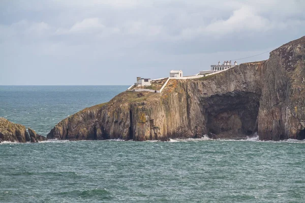 Cabecera North Stack Con Antigua Estación Advertencia Sirena Niebla —  Fotos de Stock