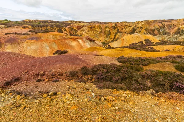 Rocas Diferentes Colores Zona Minas Cobre Parys Mountain Amlwch Anglesey — Foto de Stock